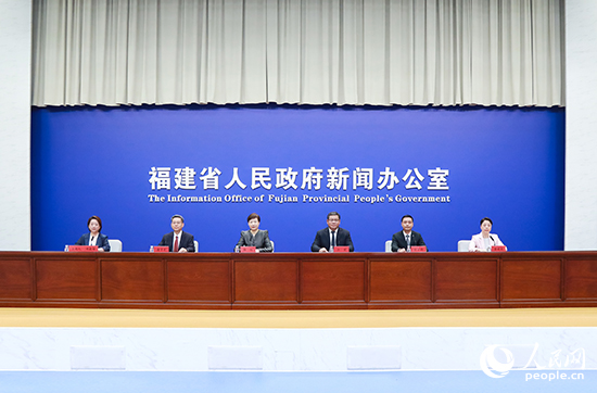 新闻发布会.jpg