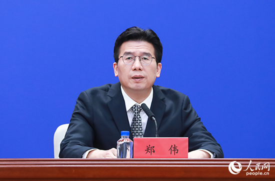 郑伟.jpg